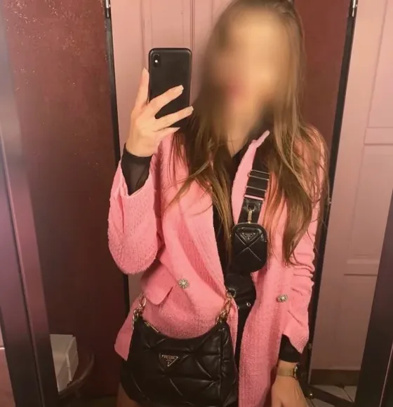Carla, 33