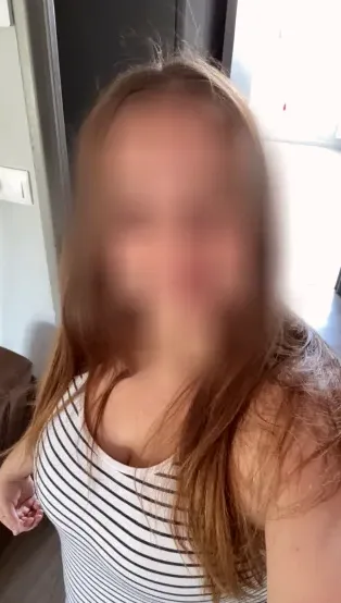 Claudia, 29