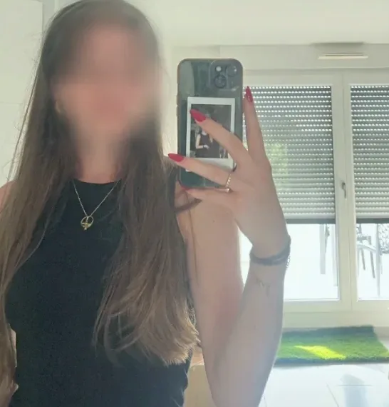 Jacqueline, 27
