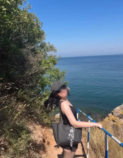 Lara, 22