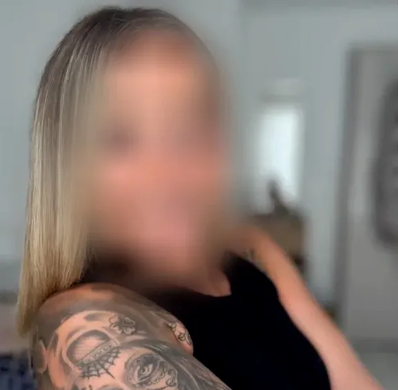 Larissa, 36