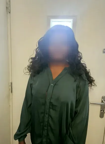 Manuela, 33
