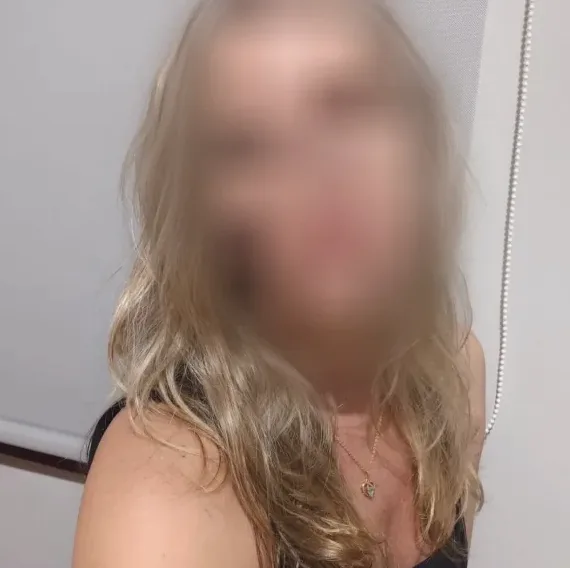 Pauline, 36